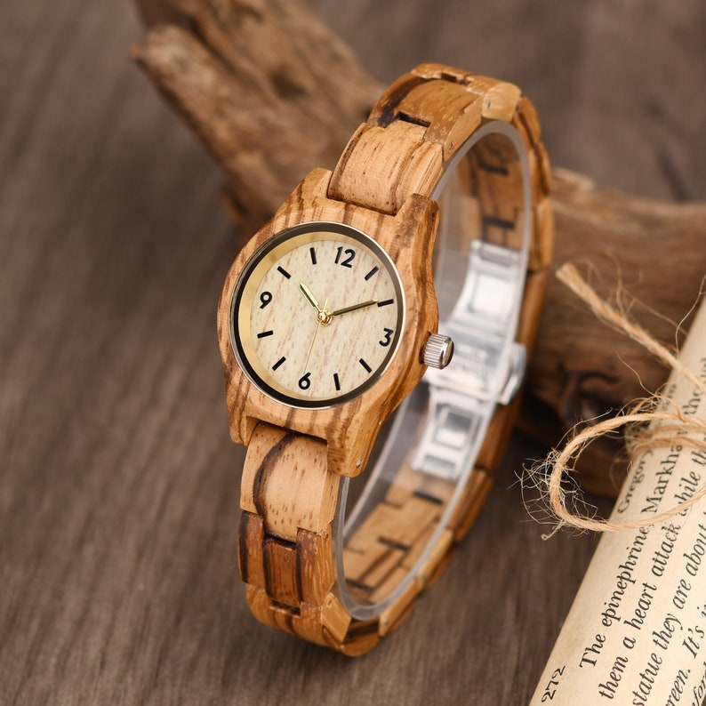Bracelet Style Women Quartz Watch