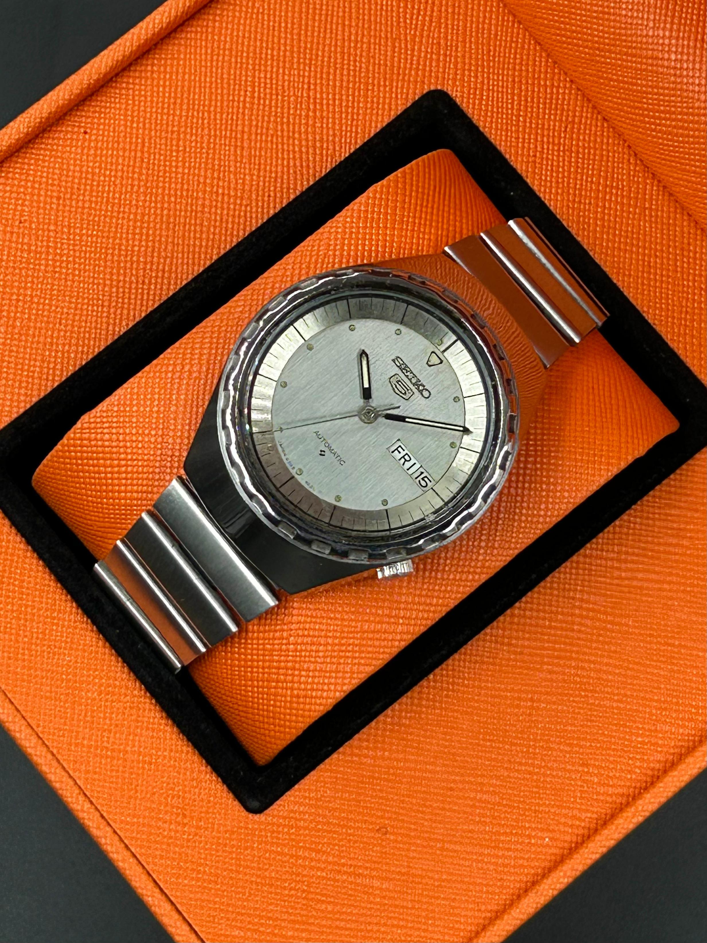 Pre owned Seiko 5 Automatic Complete original Day &amp; Date [ SUPER RARE ]
