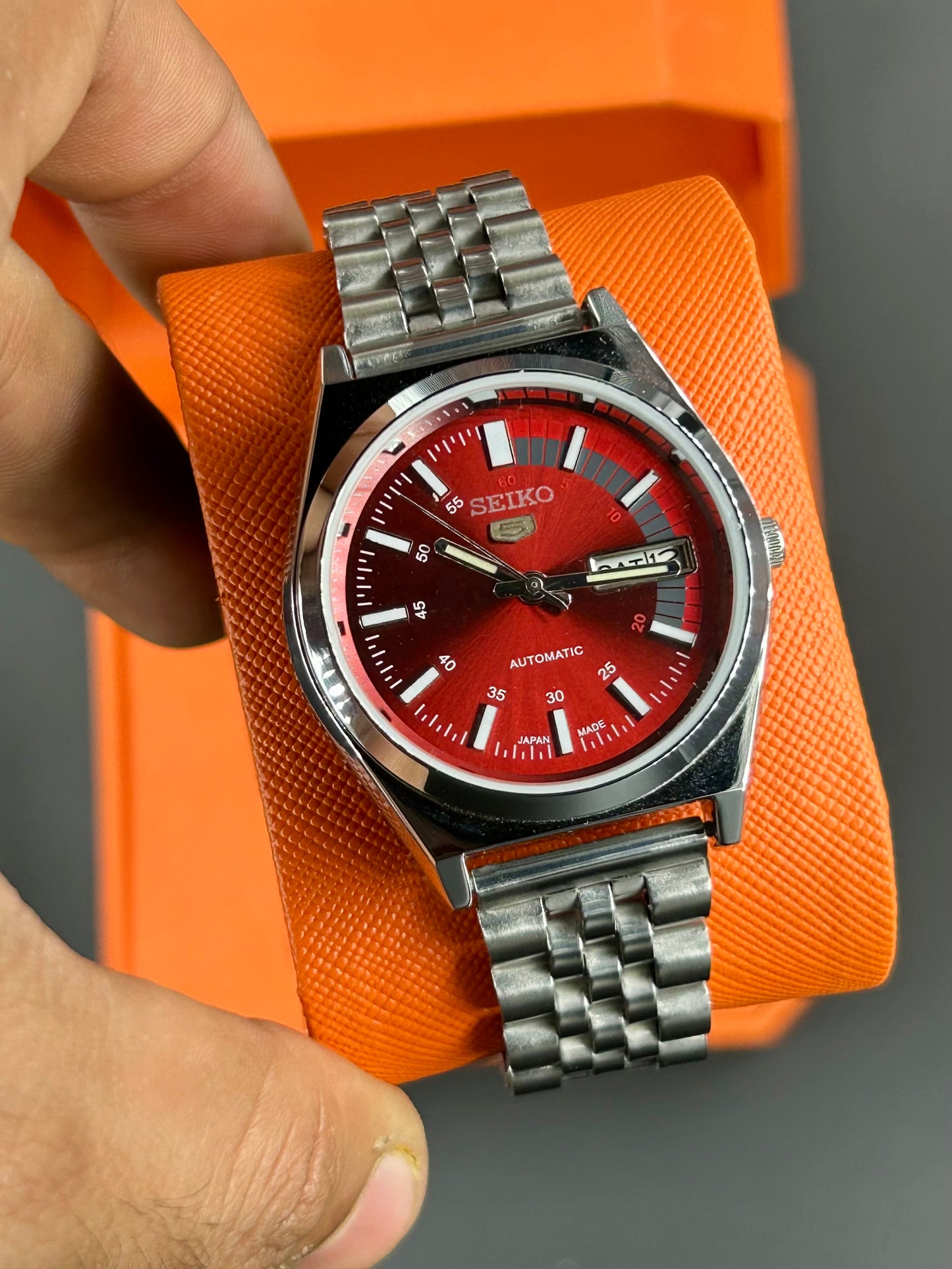 SEIKO 5 RAILWAY  SUNRAY- RED