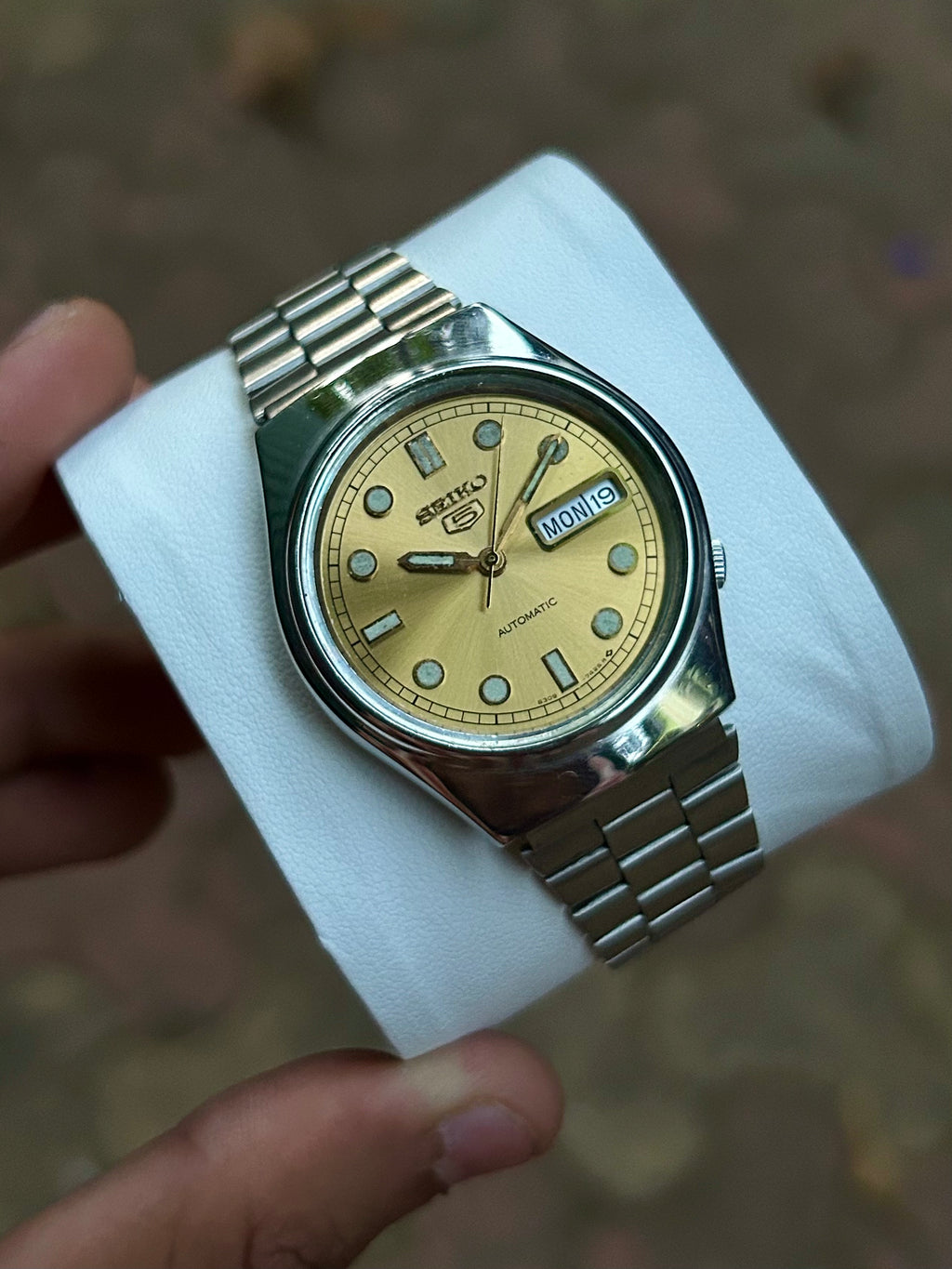 Vintage Seiko 5 Automatic 6309 Golden Face 17 Jewels 35MM Silver Case Glass Back Day-Date Men’s wrist Watch.