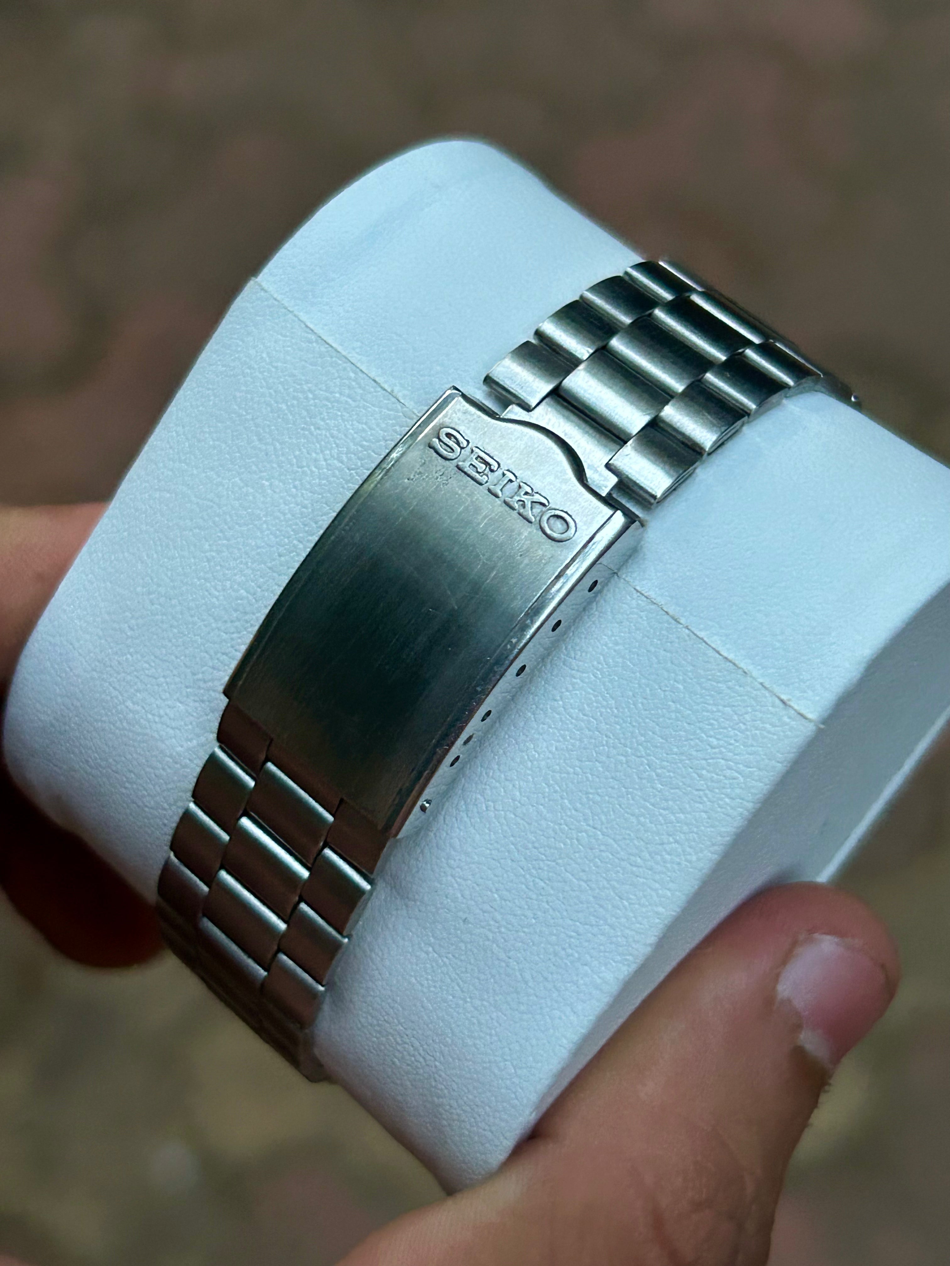 Vintage Seiko 5 Automatic 6309 Golden Face 17 Jewels 35MM Silver Case Glass Back Day-Date Men’s wrist Watch.