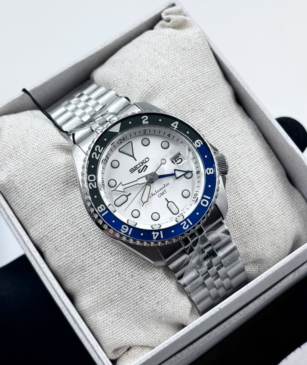 Seiko 5 Sports SKX GMT Sky Blue, Silver Cloud Custom MOD