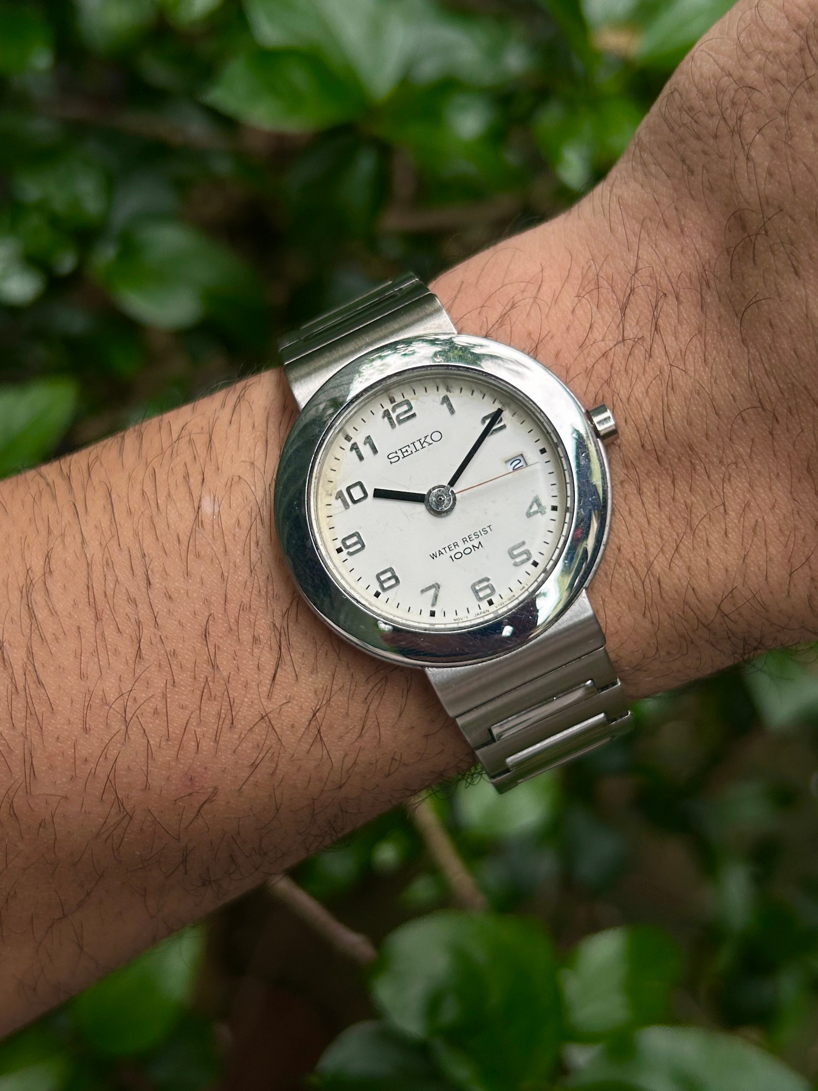 Seiko V732 stainless Steel 50mm Quartz Version Watch.