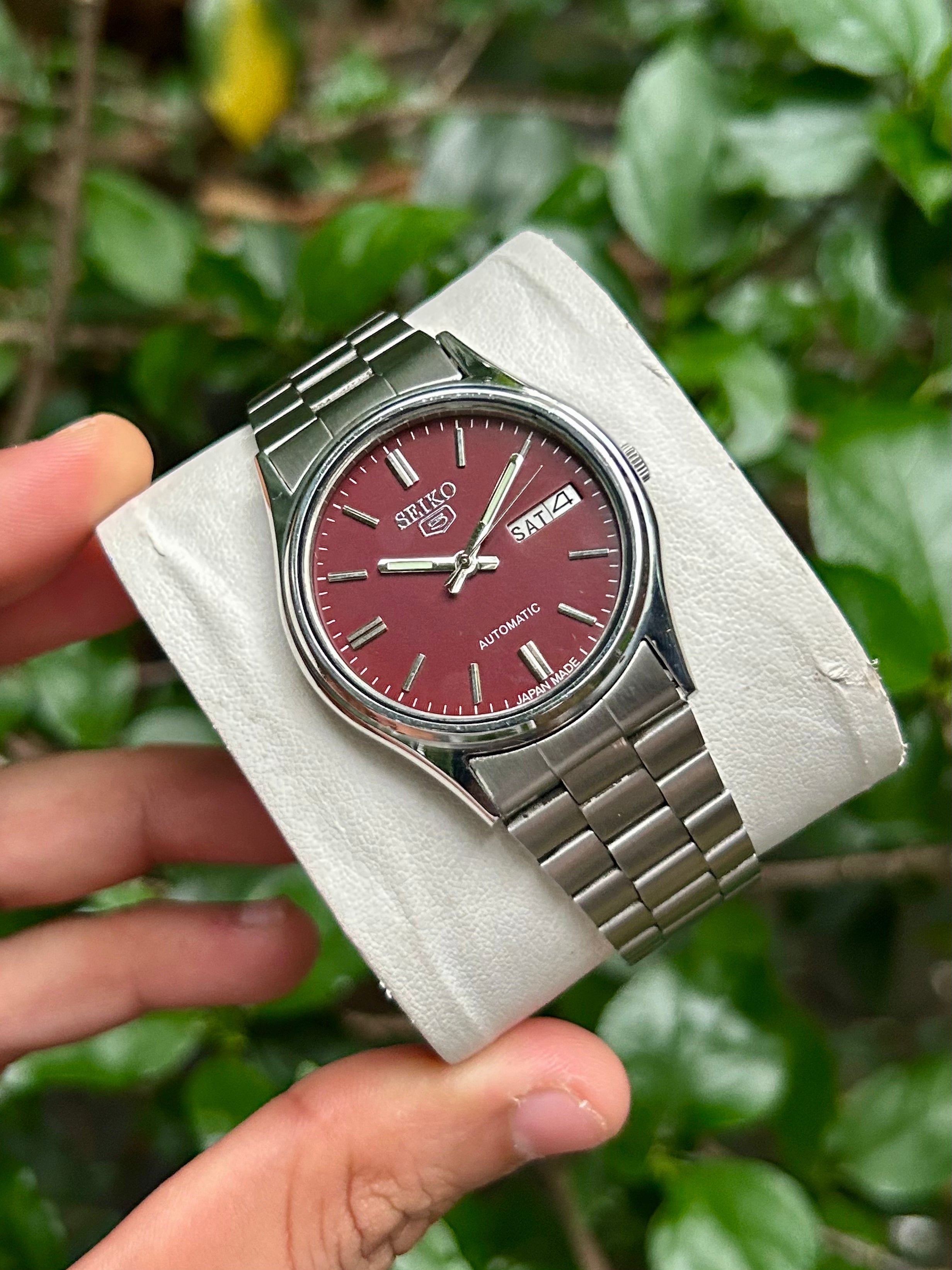 Pre owned Seiko 5 Red Day & Date Automatic