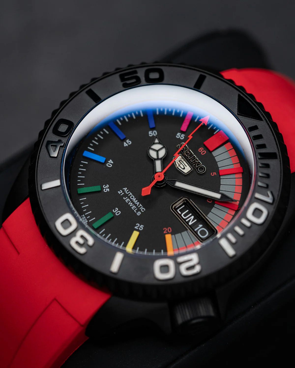 Seiko - RED Stealth Rainbow  Edition