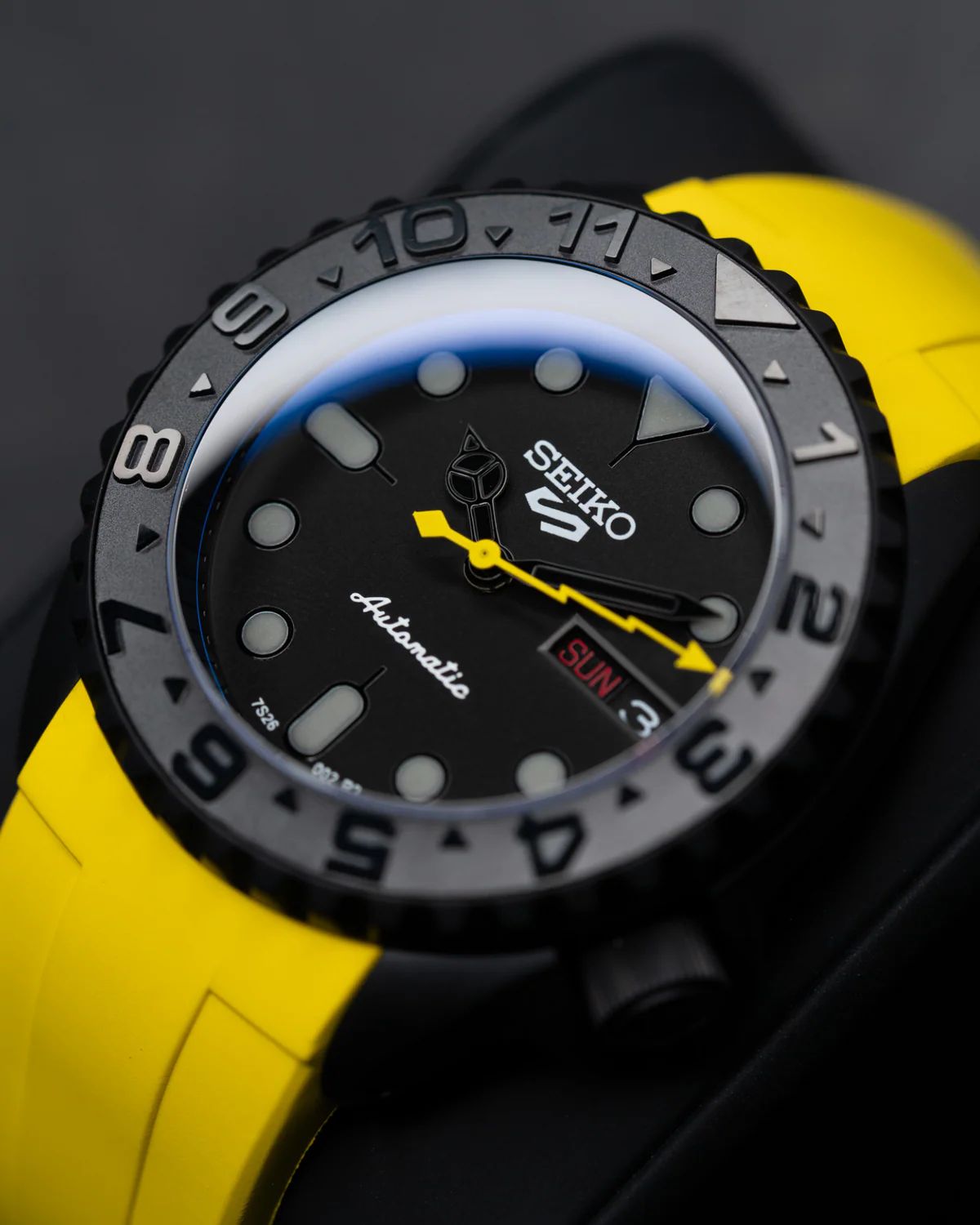 Seiko Mod SKX "Bumblebee" Stealth Edition