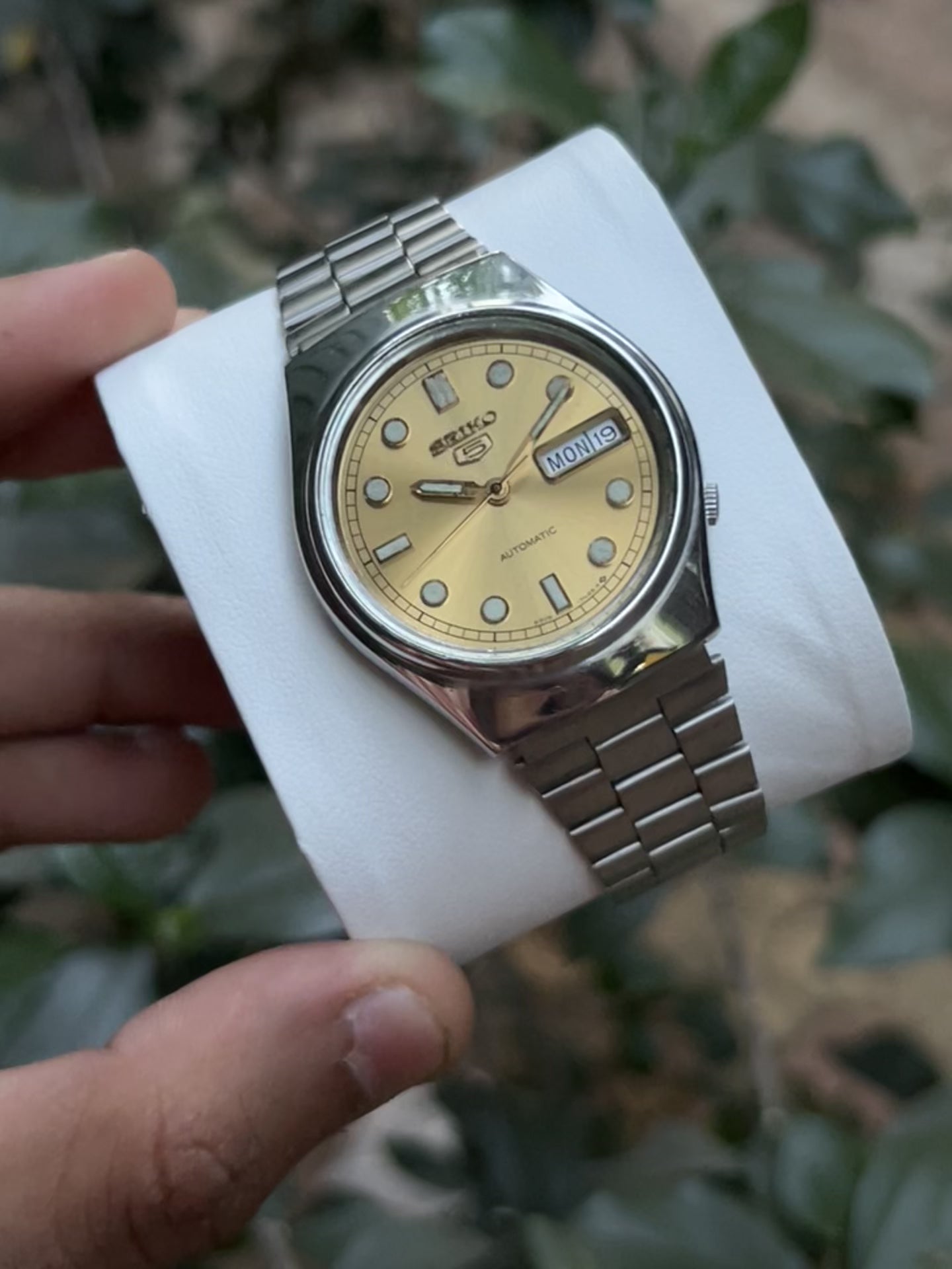 Vintage Seiko 5 Automatic 6309 Golden Face 17 Jewels 35MM Silver Case Glass Back Day-Date Men’s wrist Watch.